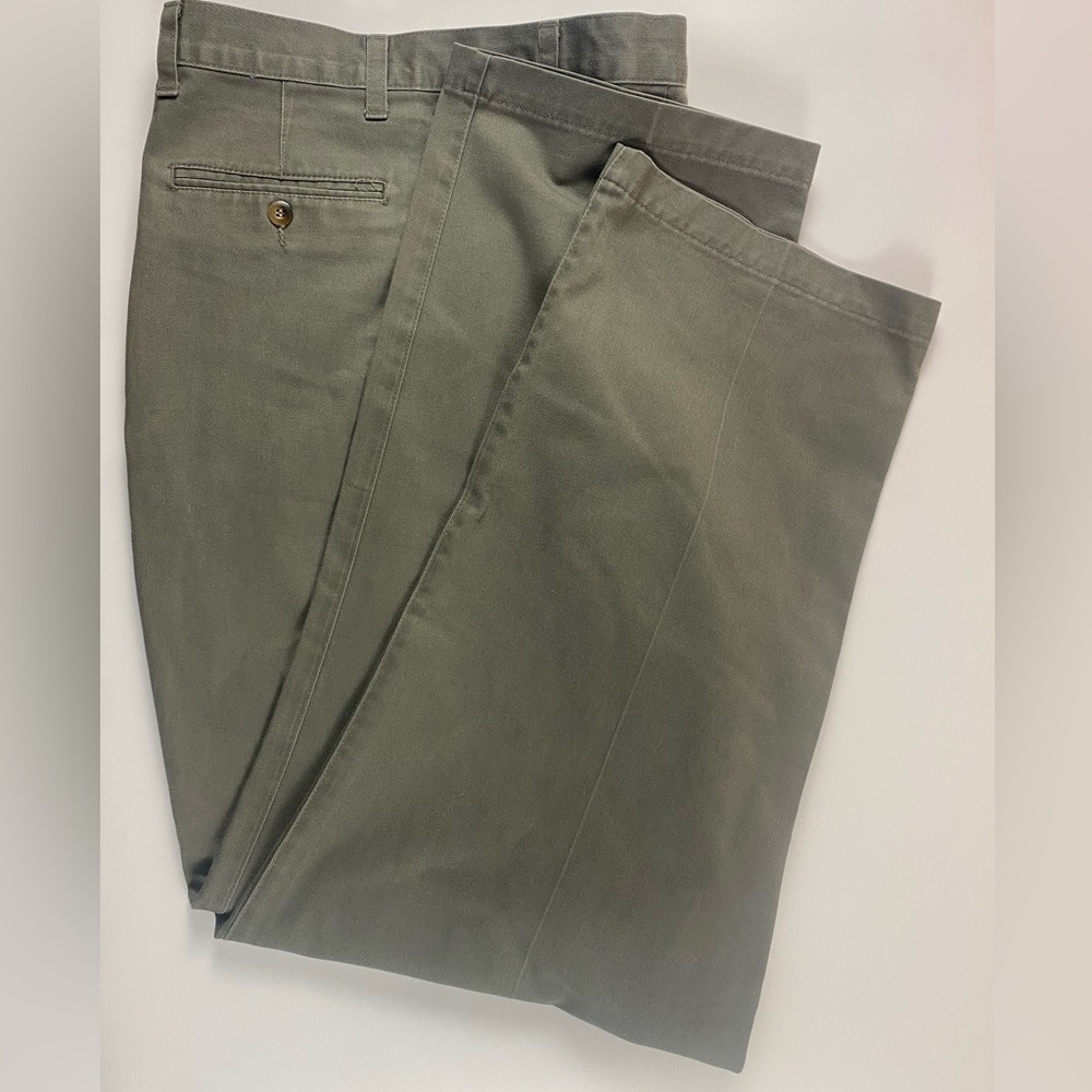 Dockers | Classic Fit 100% Cotton Hunter Green Pleated Khakis | W52 L32